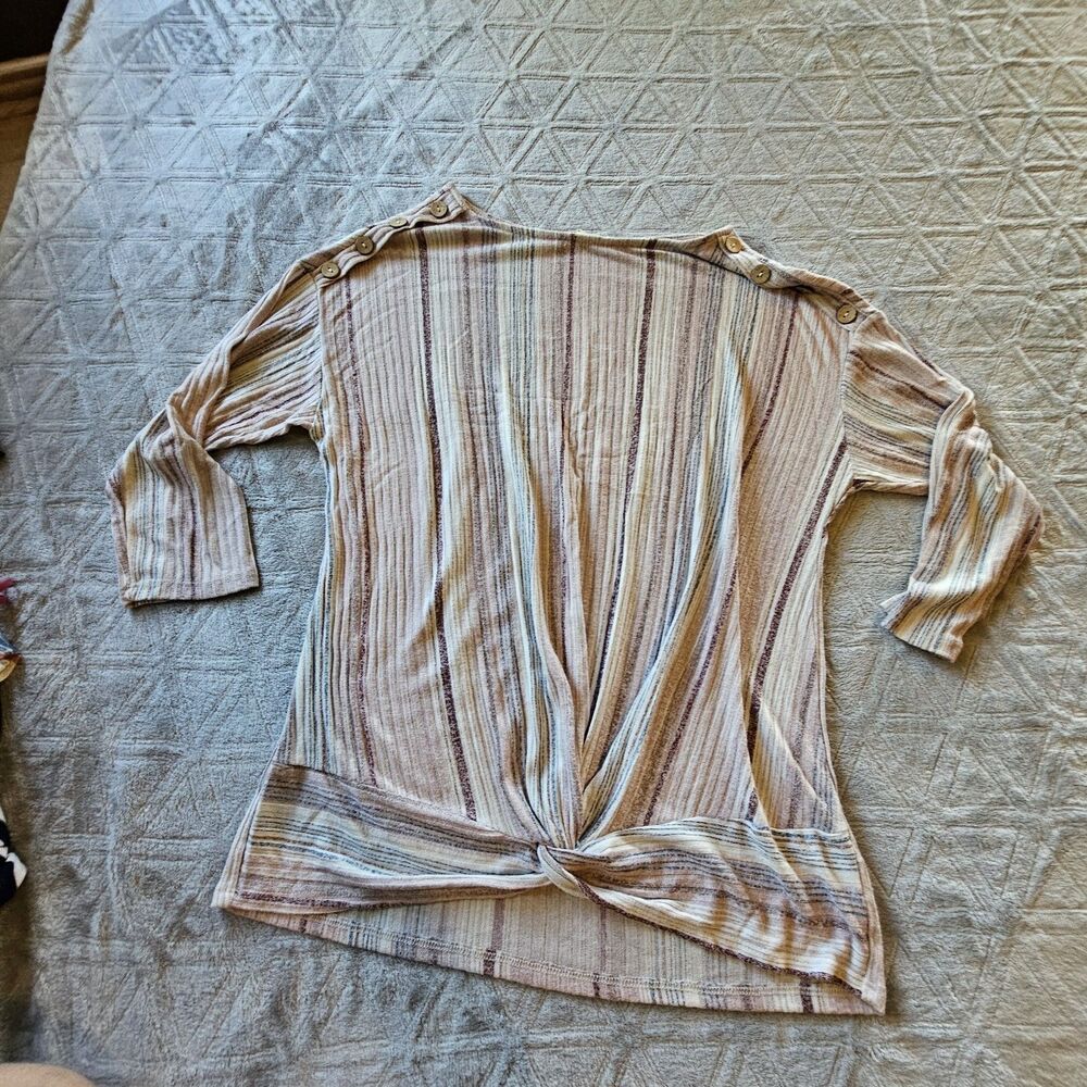 Above and Beyond Women's XL Striped 3/4 Sleeve Scoop Neck Twist Front Knit Top